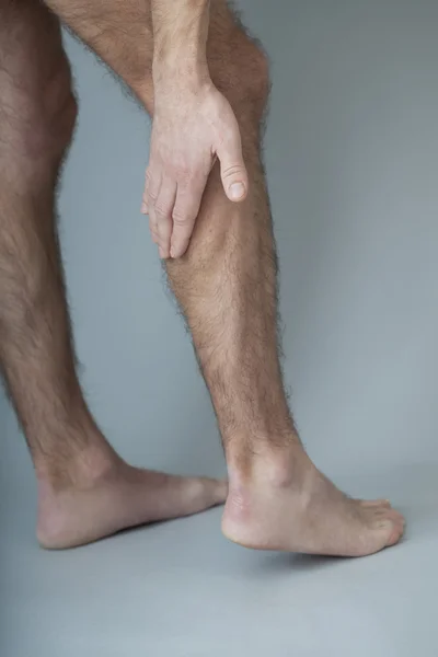 Man with leg cramp — Stock Photo, Image