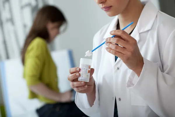 vajinal smear. Kız ziyaret doktor