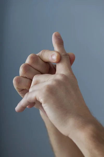 Dolor en el dedo de un hombre . — Foto de Stock