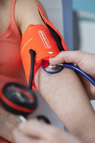 BLOOD PRESSURE, WOMAN — Stock Photo, Image