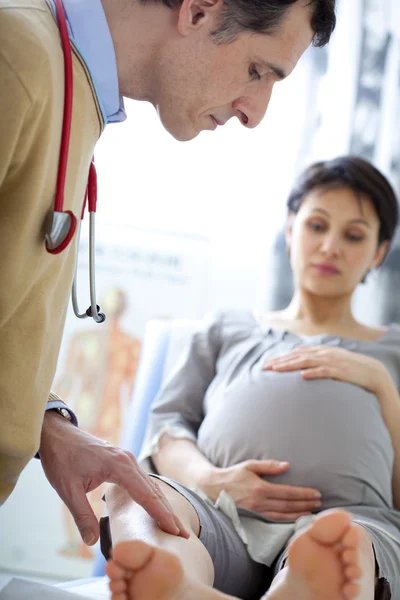 LEG SYMPTOMATOLOGY PREGNANT W. — Stock Photo, Image
