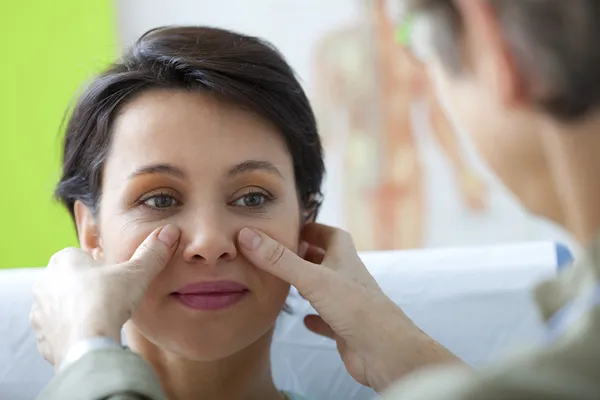 EAR NOSE & THROAT, WOMAN — Stock Photo, Image