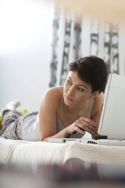 Frau, Computer — Stockfoto