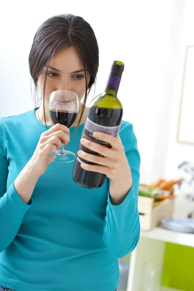 WOMAN DRINKING — Stock Photo, Image