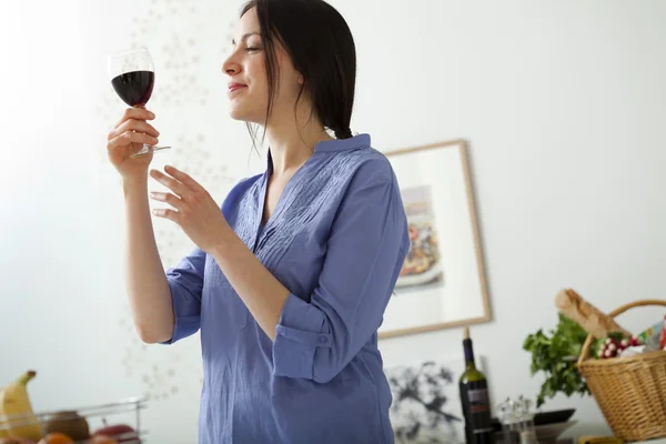 WOMAN DRINKING — Stock Photo, Image