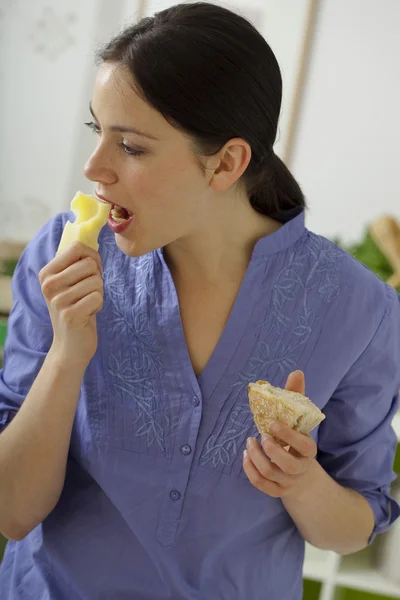 WOMAN, DAIRY PRODUCT — Stock Photo, Image