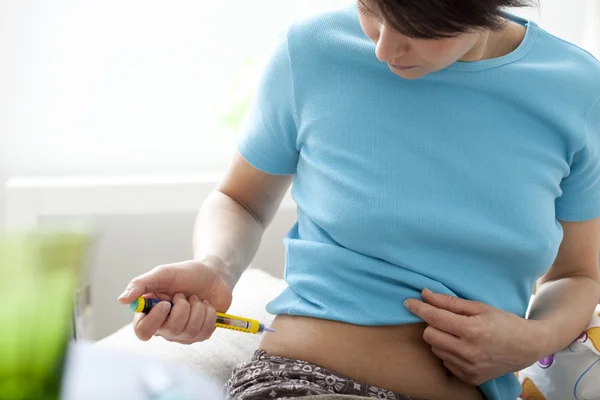 TREATING DIABETES IN A WOMAN — Stock Photo, Image