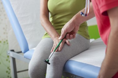 Refleks belirtiler yaşlı p.