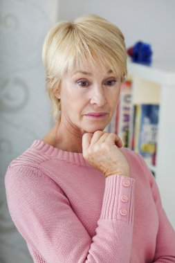 yaşlı bir kişi kapalı