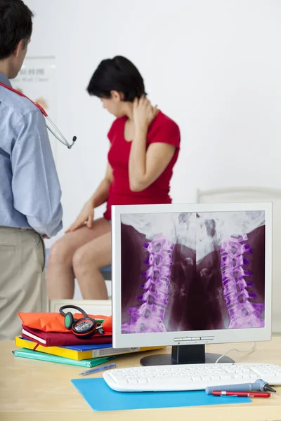 ORTHOPEDICS CONSULTATION WOMAN — Stock Photo, Image