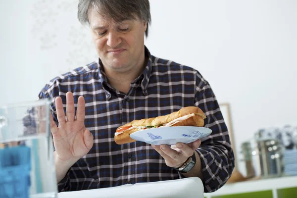 Homme manger un sandwich — Photo