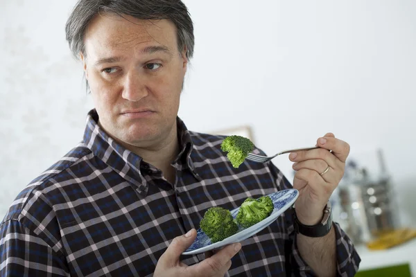 MAN EATING VEGETABLE — Stock Photo, Image