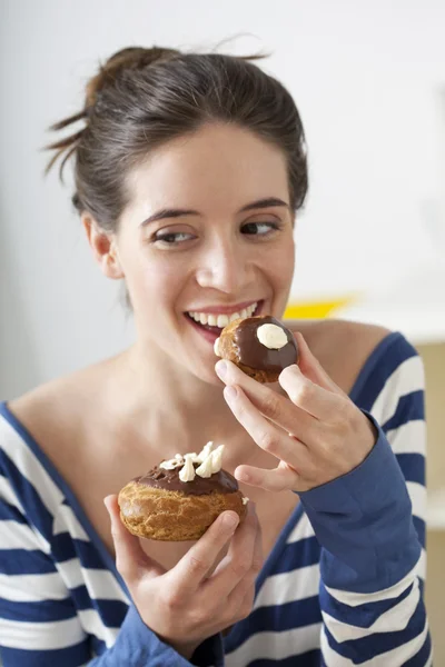 WOMAN SNACKING — Stock Photo, Image