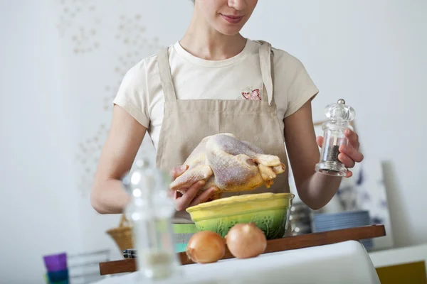 WOMAN IN KITCHEN — Stock Photo, Image