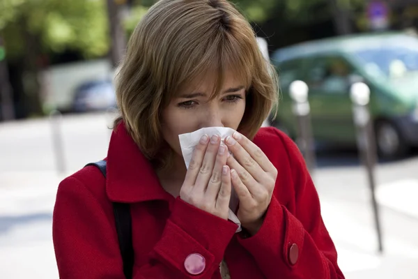 鼻炎を持つ女性 — ストック写真