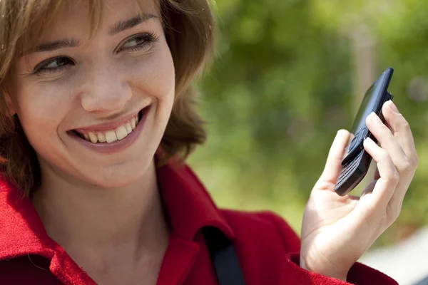 Telefondaki kadın. — Stok fotoğraf