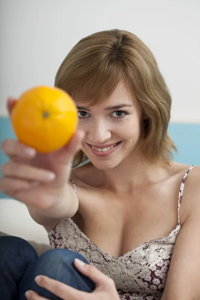 WOMAN EATING FRUIT — Stock Photo, Image