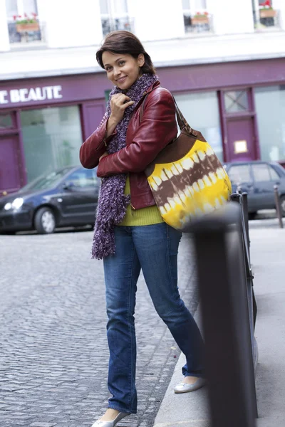 Mujer al aire libre —  Fotos de Stock