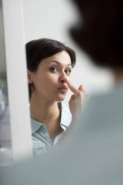 WOMAN WITH MIRROR — Stock Photo, Image