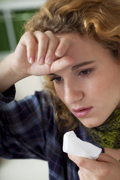 Mujer con fiebre — Foto de Stock