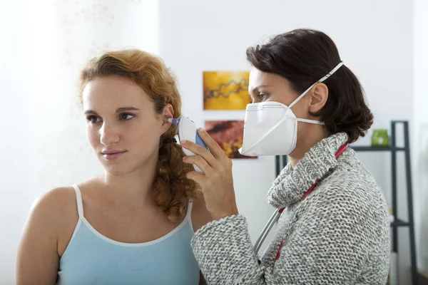 Temperatuur vrouw — Stockfoto