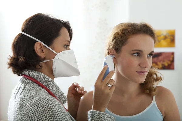 Temperatuur vrouw — Stockfoto