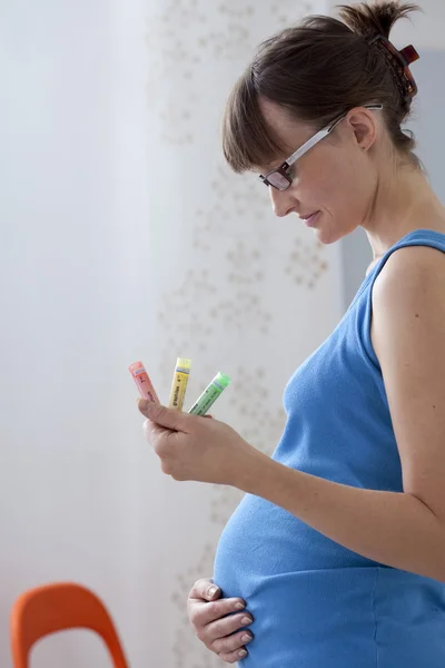 HOMEOPATHY, DONNA PREGNANTE — Foto Stock