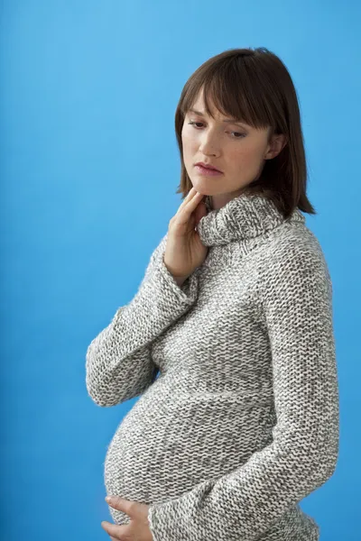 PREGNANT WOMAN WITH SORE THROAT — Stock Photo, Image