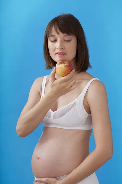 Embarazada mujer comiendo — Foto de Stock