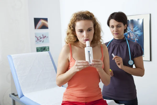 BREATHING, SPIROMETRY IN A WOMAN — Stock Photo, Image