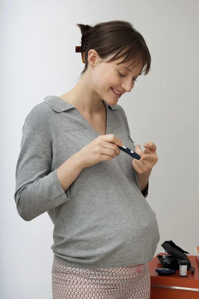 ENSAYO PARA DIABETES MUJER EMBARAZADA — Foto de Stock