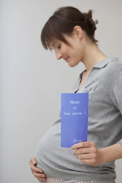 ALIMENTACIÓN DE LA MAMA — Foto de Stock