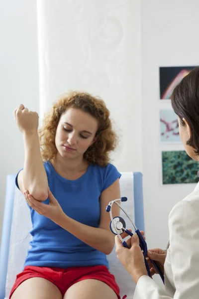 CONSULTA, MUJER DE DOLOR — Foto de Stock