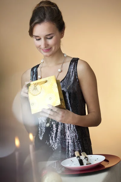 Woman with GIFT — Stock Photo, Image