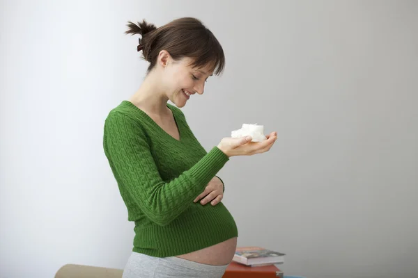 PREGNANT WOMAN INDOORS — Stock Photo, Image