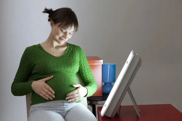 TERAPIA DI LUCE DONNA PREGNANTE — Foto Stock