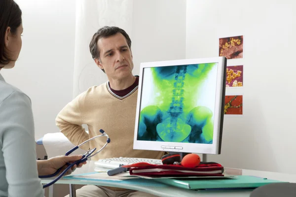 Muž konzultace ortopedie — Stock fotografie