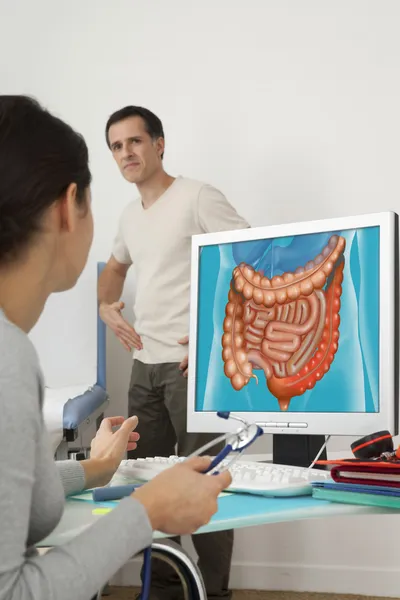 CONSULTA DE CARDIOLOGÍA HOMBRE —  Fotos de Stock