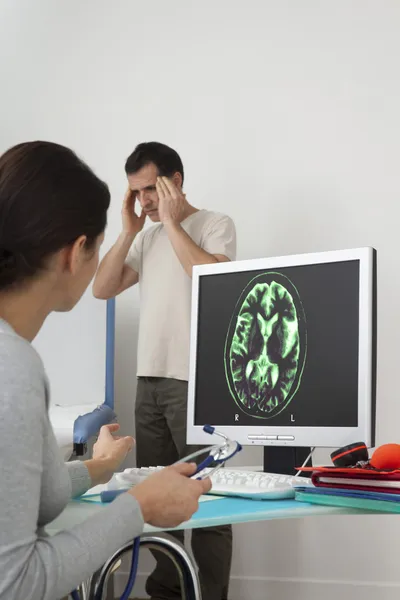 Neurologická konzultace muž — Stock fotografie