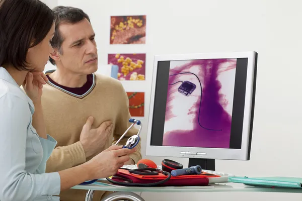 Cardiologie raadpleging Man — Stockfoto