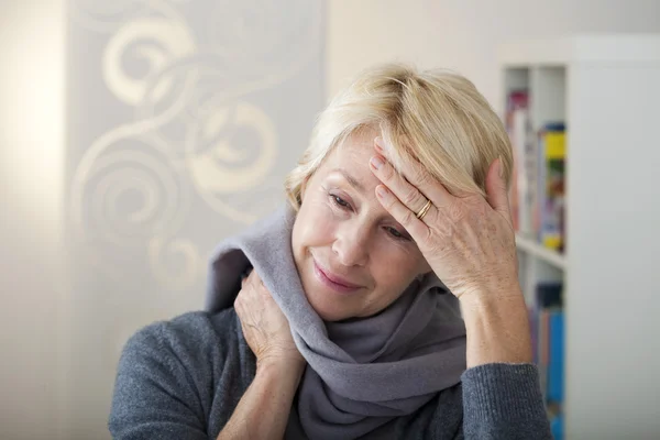FEVER IN AN ELDERLY PERSON — Stock Photo, Image
