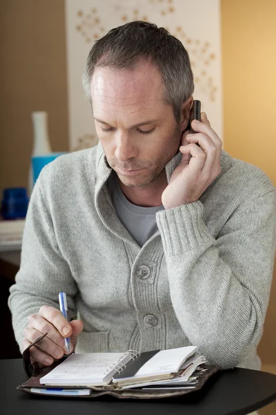 Homme au téléphone — Photo