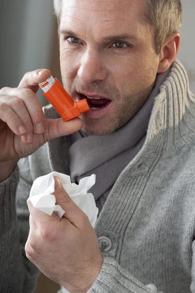 ASTHMA TREATMENT, MAN — Stok Foto