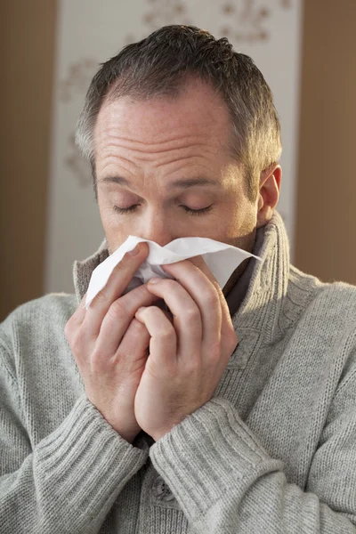 鼻炎を持つ男 — ストック写真