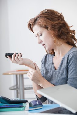 bir kadın ağrılı bilek