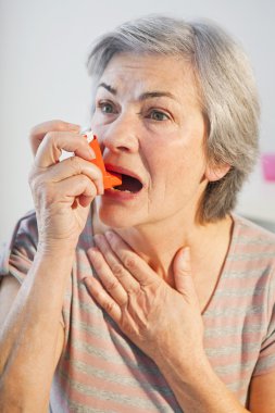 ASTHMA TREATMENT, ELDERLY PERSON clipart