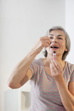 Bach çiçek yaşlı kişi