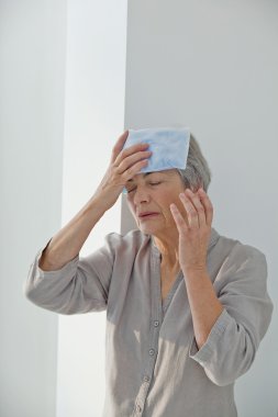 Soğuk terapi yaşlı kişi