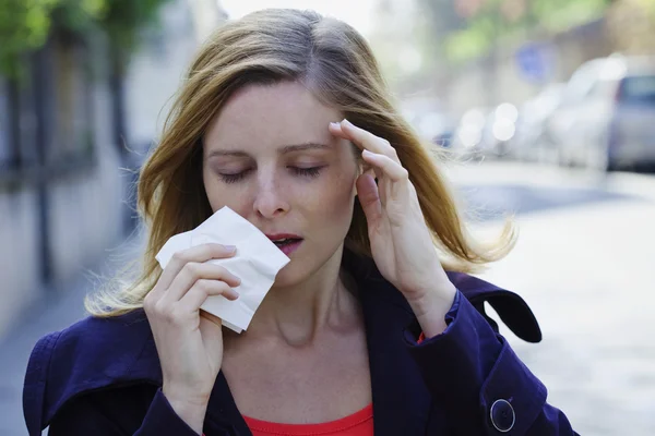 WOMAN SNEEZING — Stock Photo, Image