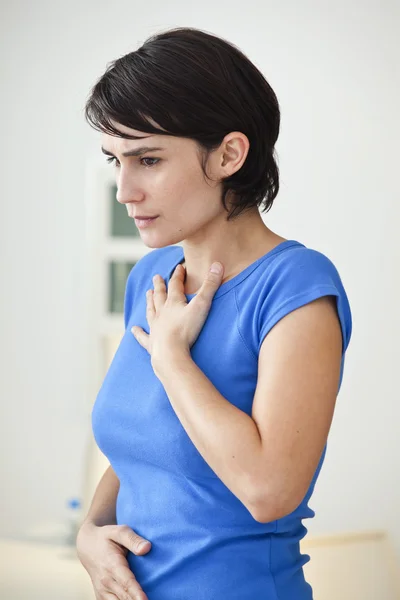 WOMAN FEELING NAUSEOUS — Stock Photo, Image